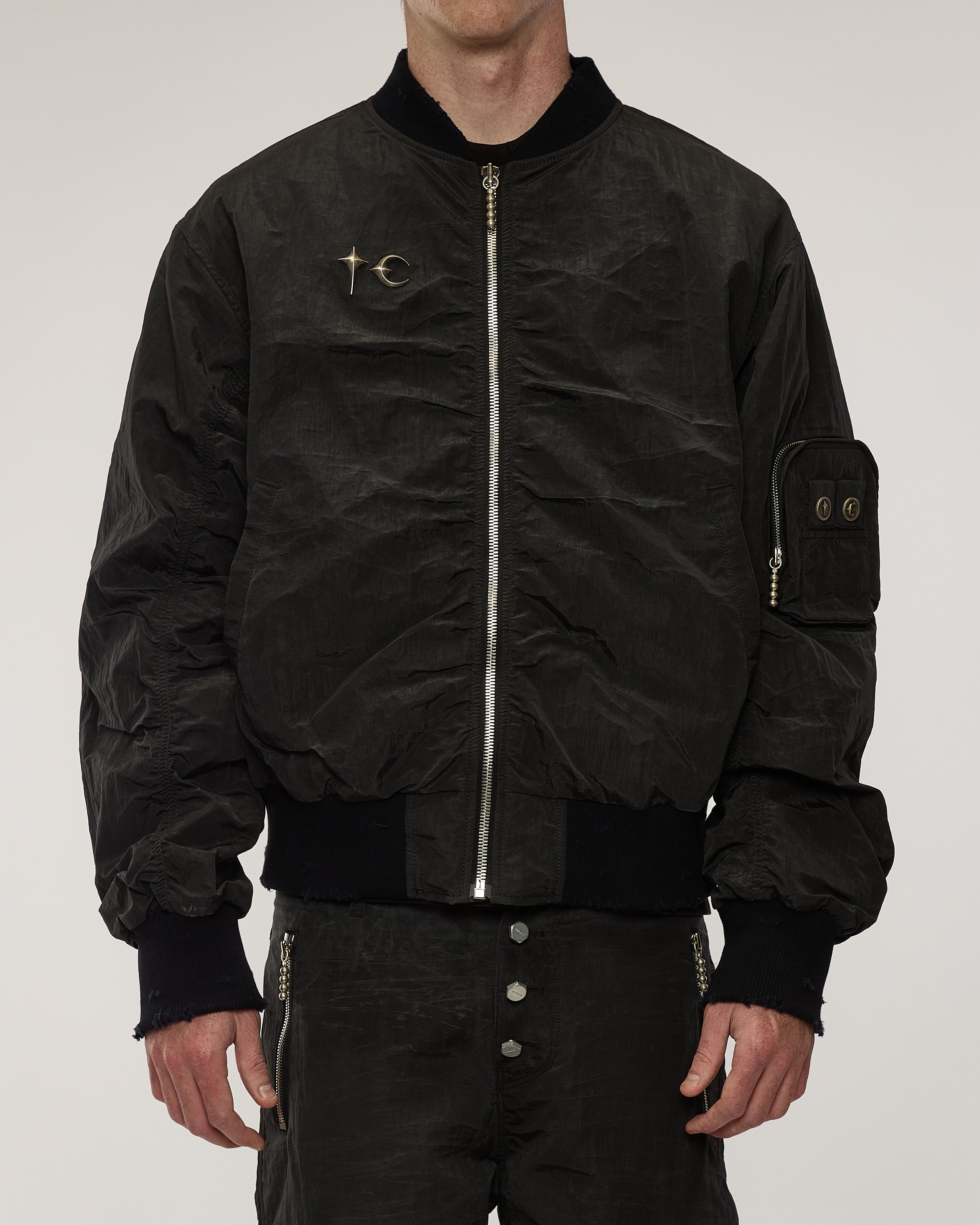 THUG CLUB bomberジャケット First look at upcoming THUG CLUB x ALPHA INDUSTRIES Bomber